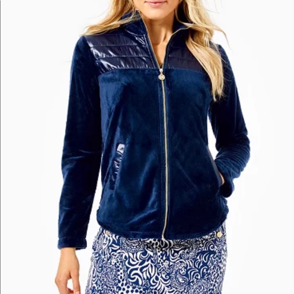 NWT Leona Round Hem Plush Zip Up Jacket